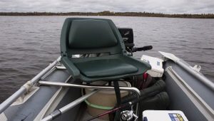 Stühle in einem Boot mit eigenen Händen herstellen und installieren