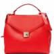 Cosa indossare con una borsa rossa?