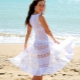 Beyaz plaj elbisesi