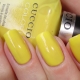 Manicure met gele lak