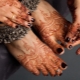 Desenhos de henna na perna
