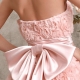 Hur vackert att knyta ett bälte på en klänning?