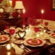 Servir una mesa festiva en casa: la disposición de los platos y las ideas de diseño.